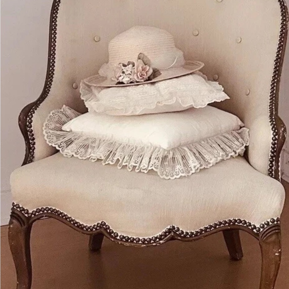 Vintage Elegant Cream Decorative Pillows and Hat Set